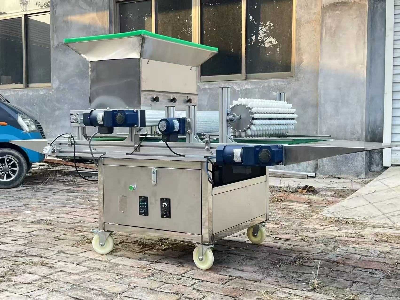 Is a Greenhouse Seeder Really 3x Faster Than Manual Sowing?